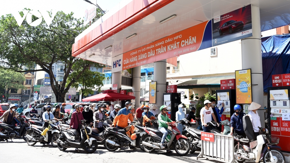 petrol prices see mixed changes, oil prices down picture 1