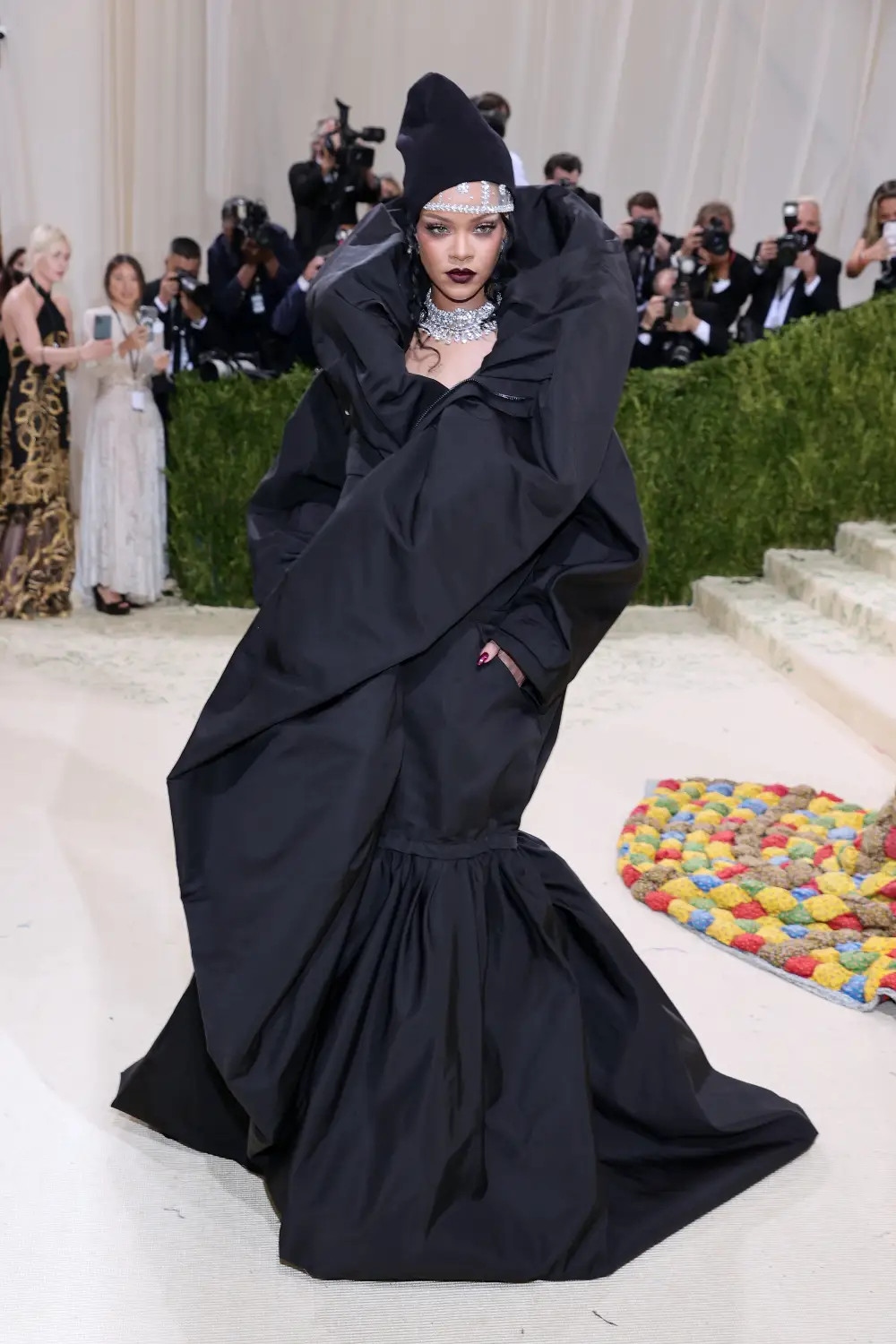 nhung bo canh an tuong, pha vo moi quy chuan cua rihanna qua cac mua met gala hinh anh 9