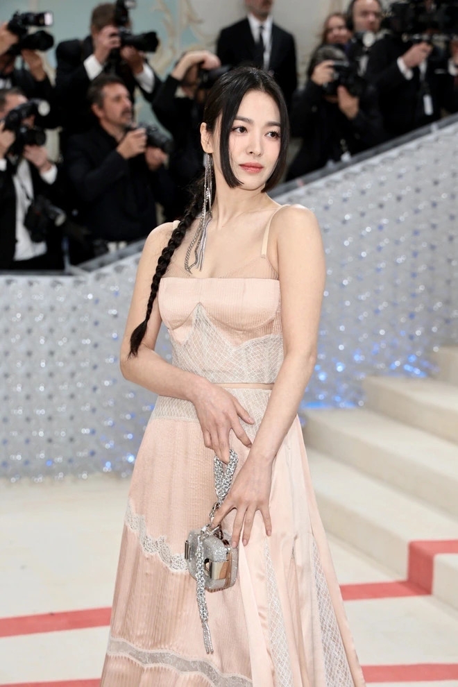 nhan sac gay thuong nho cua song hye kyo o tuoi 43 hinh anh 10