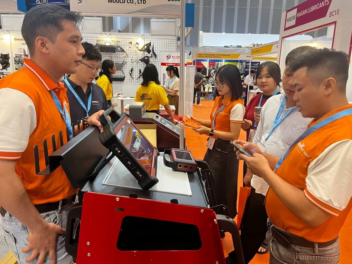 leading national automotive trade fair opens in hcm city picture 1