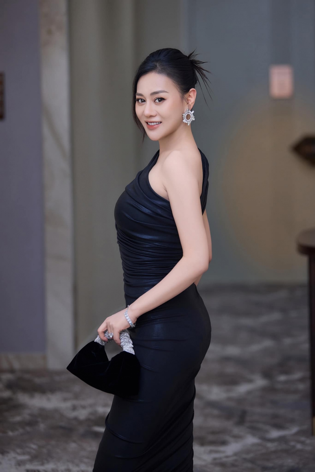 phuong oanh khoe dang cuc chuan sau sinh con hinh anh 7