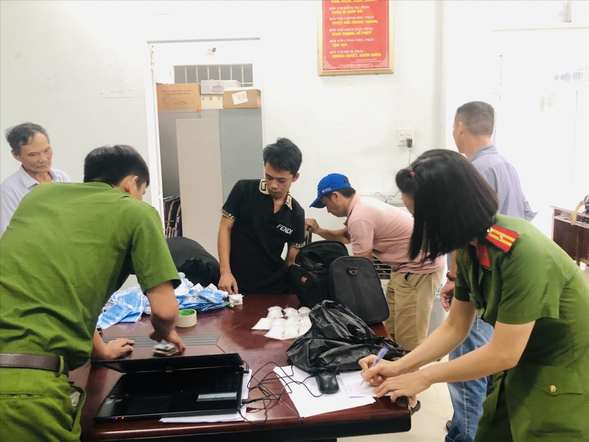 Tù chung thân cho đối tượng vận chuyển gần 1 kg ma túy đá