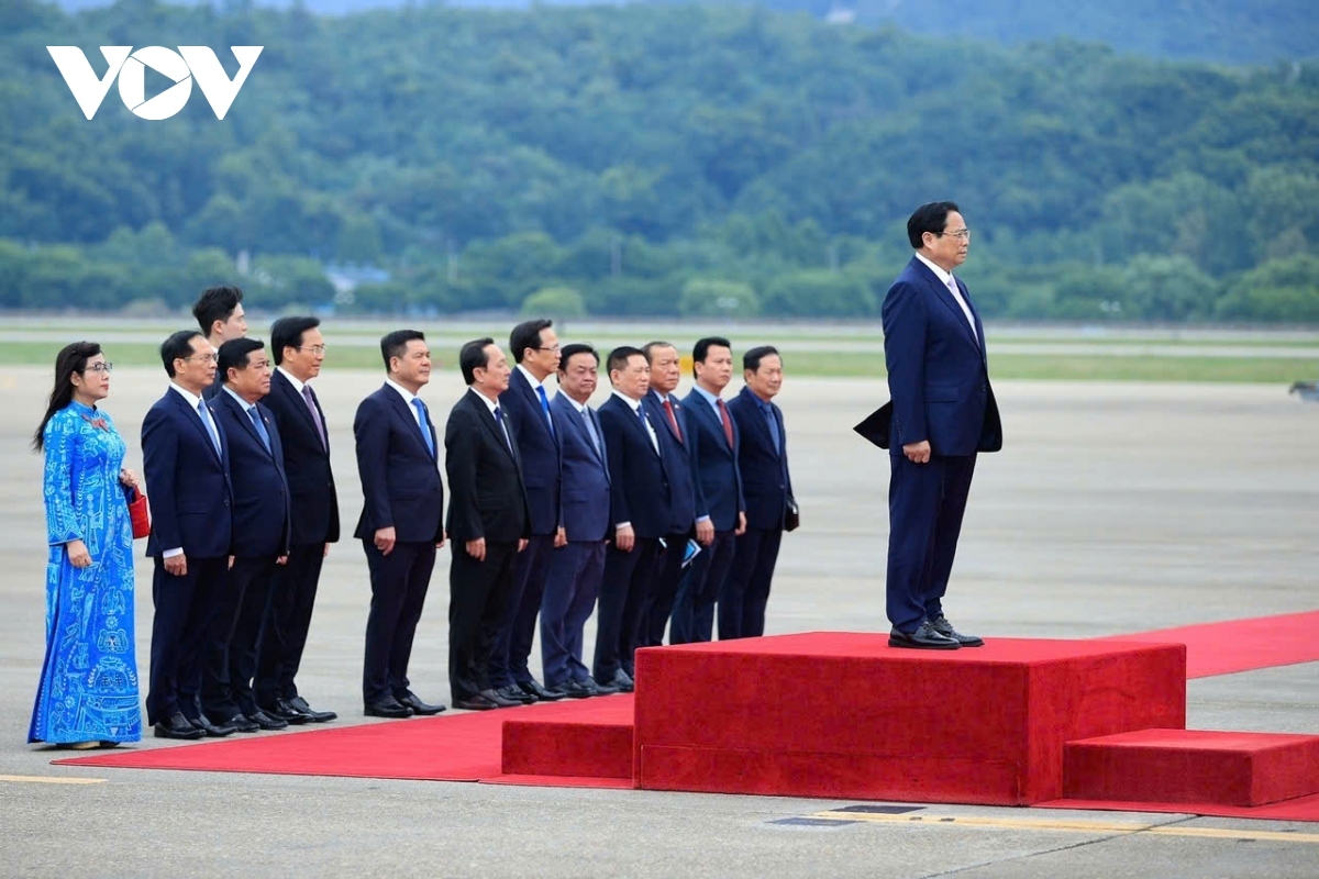 pm pham minh chinh welcomed in seoul on official visit to rok picture 2