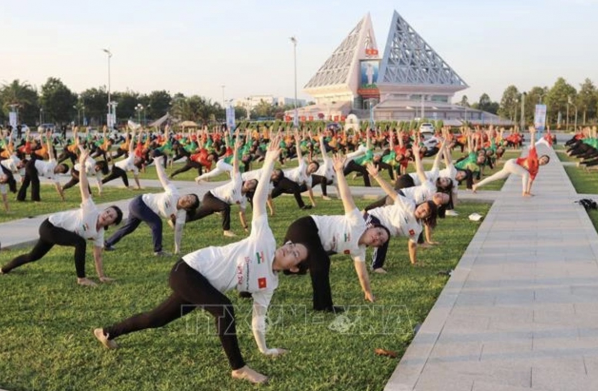 10th international yoga day celebrated in ninh thuan picture 1