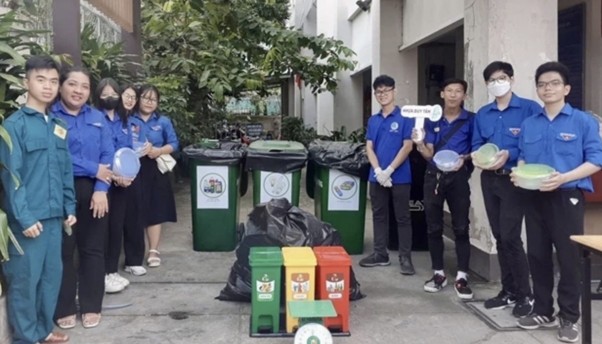 joint efforts underway to solve plastic waste challenge in hcm city picture 1