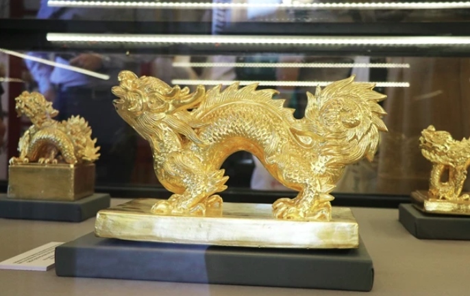ceramic exhibition showcases nguyen dynasty-style dragons picture 1