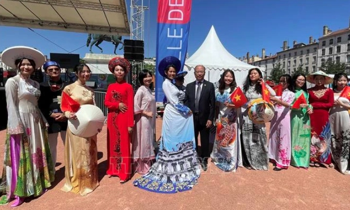 vietnam introduces tourism, cultural charms at france s diplomatic festival picture 1