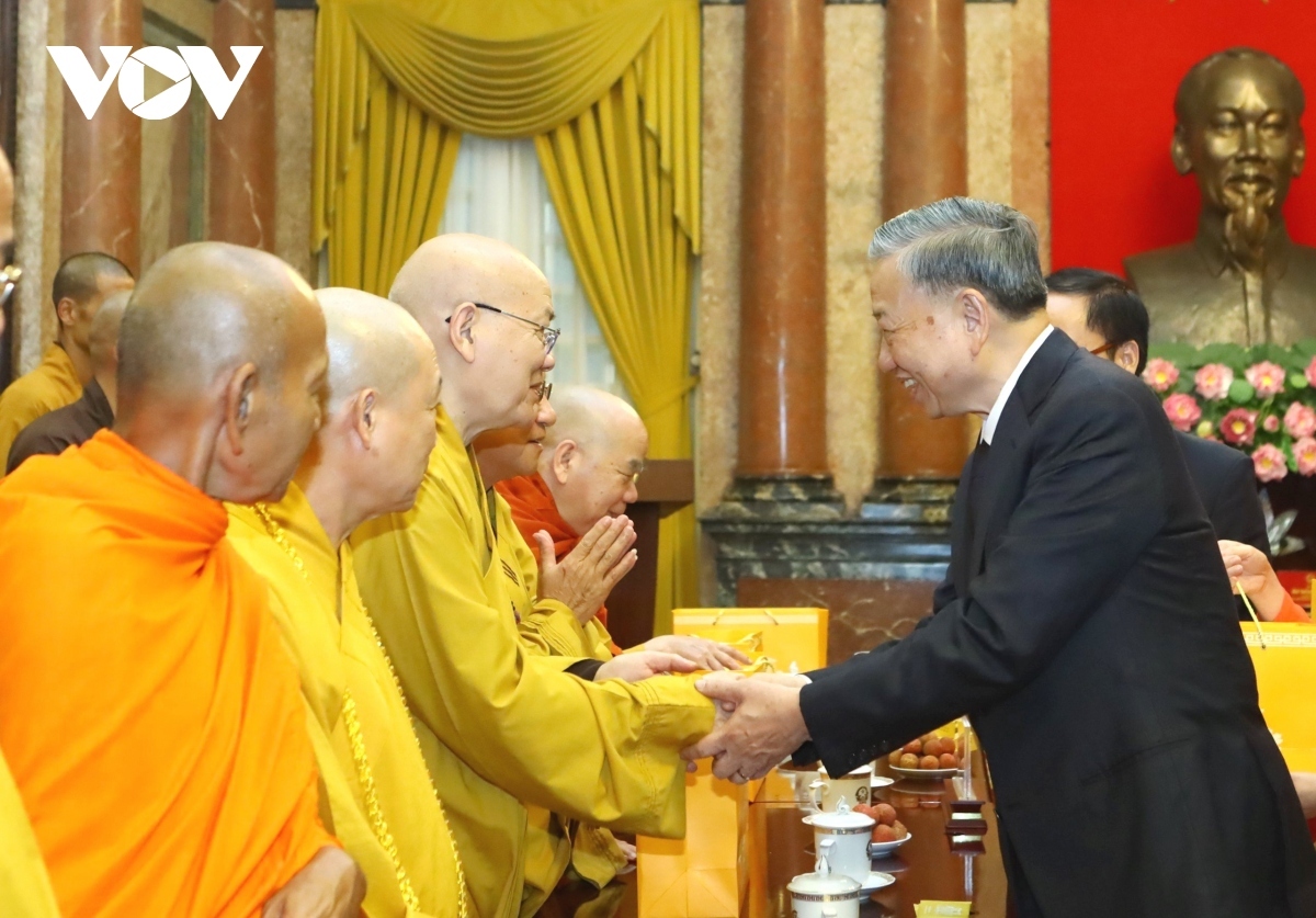president to lam meets dignitaries of all religious organisations picture 1