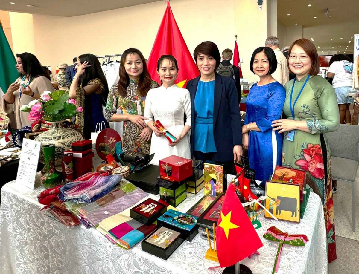 vietnamese dishes impress visitors at un international bazaar 2024 picture 1