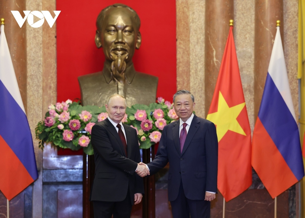 vietnam, russia discuss measures to bolster practical and effective cooperation picture 1