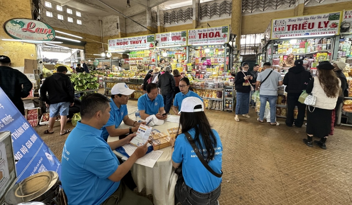 ra quan tuyen truyen, van dong nguoi dan tham gia bhxh tu nguyen, bhyt hinh anh 2