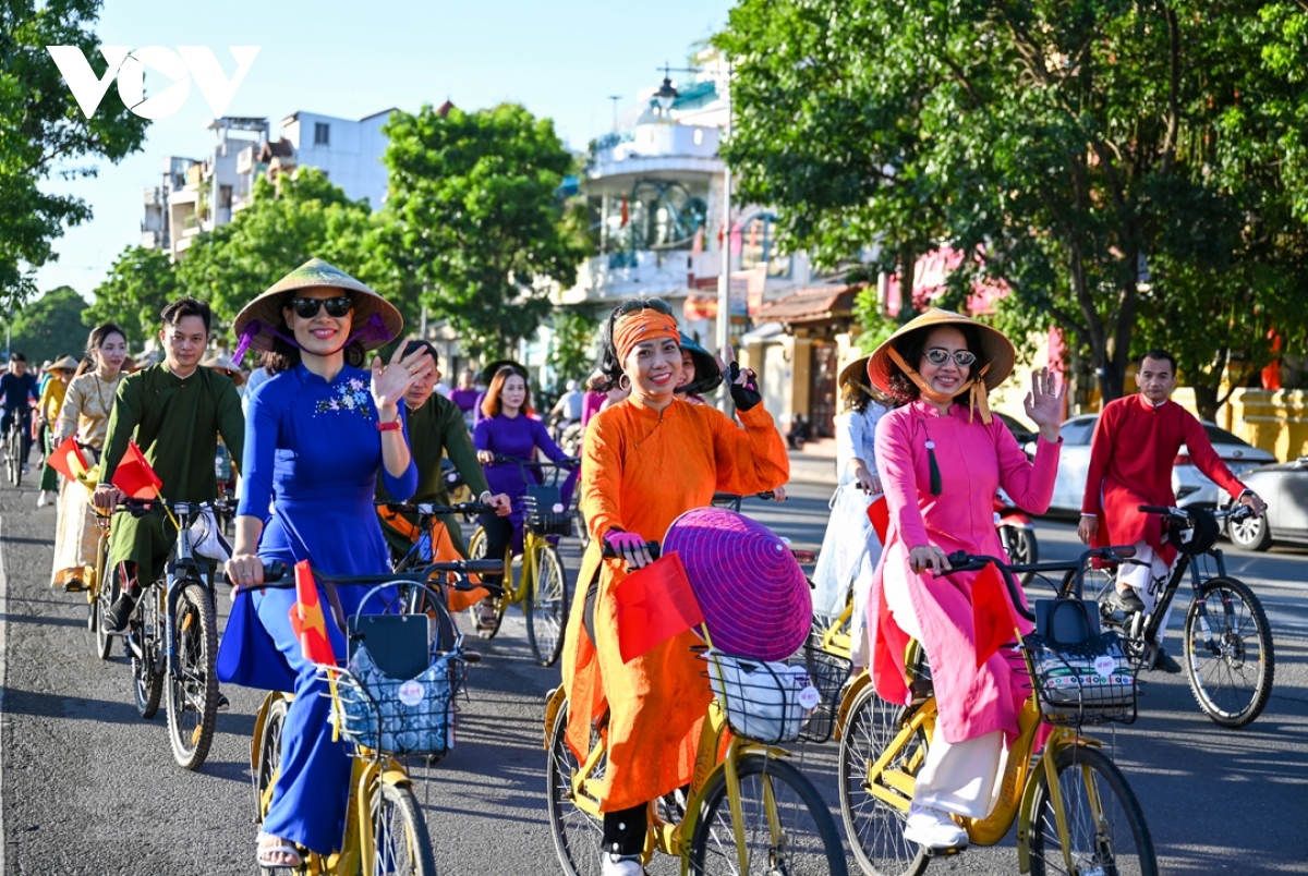 cycling for the environment in central vietnam picture 2