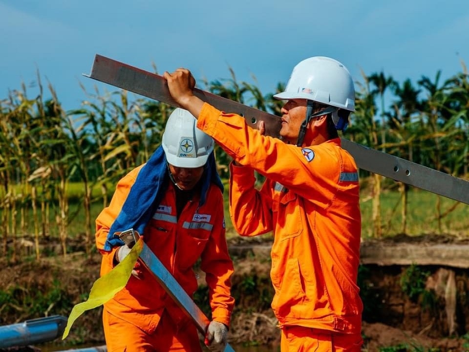 evnnpc len ke hoach dam bao cung ung dien an toan on dinh mua nang nong hinh anh 1