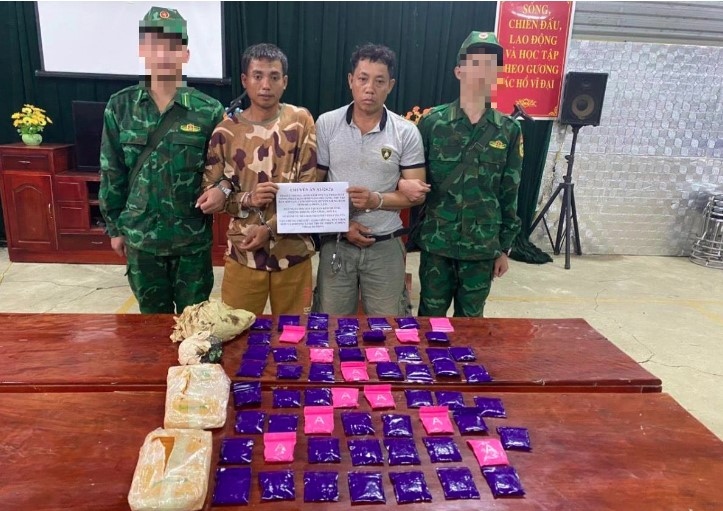 two lao nationals arrested for transporting drugs into vietnam picture 1