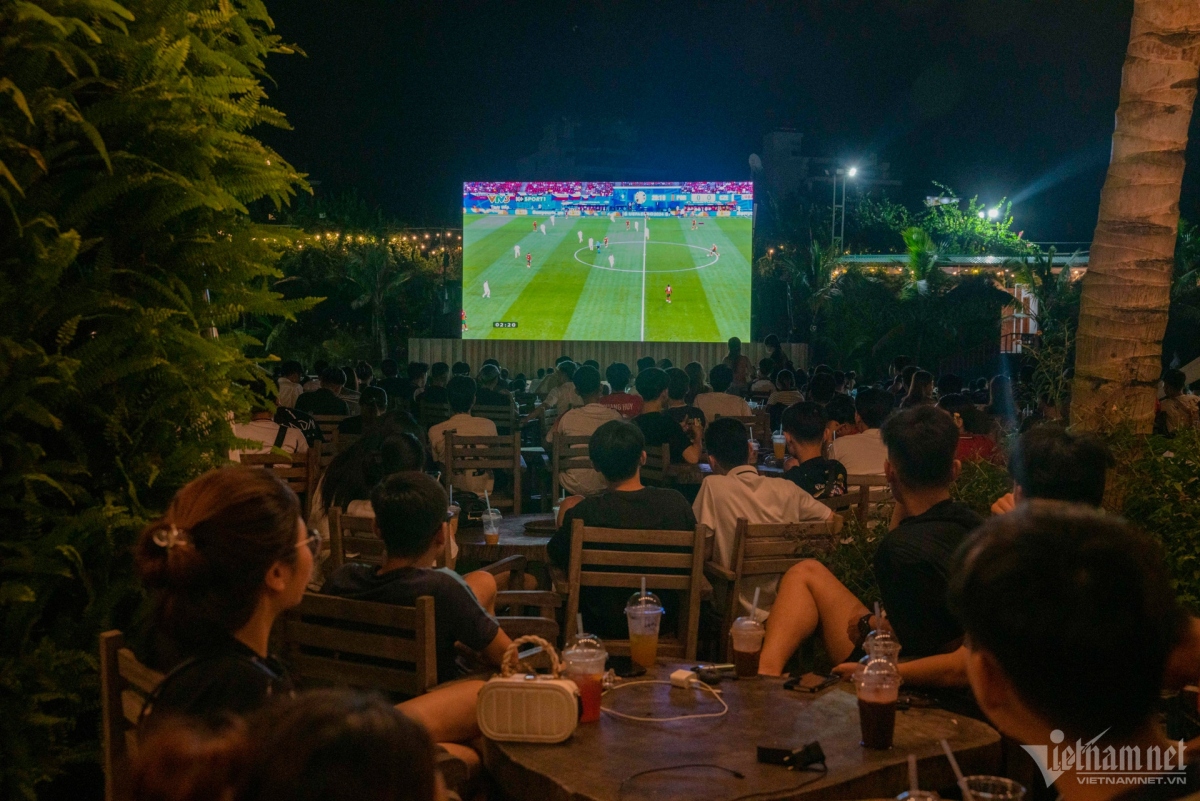 vietnamese football fans crazy about euro 2024 picture 9