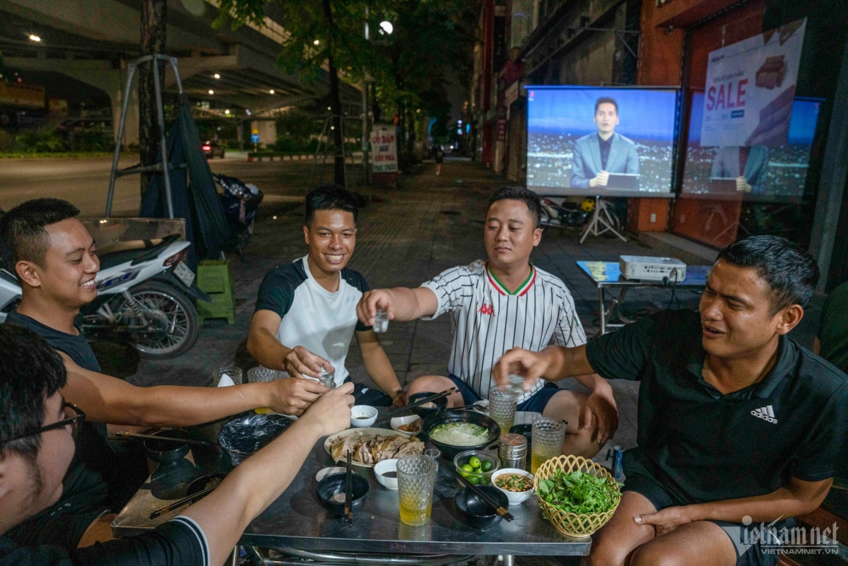 vietnamese football fans crazy about euro 2024 picture 4