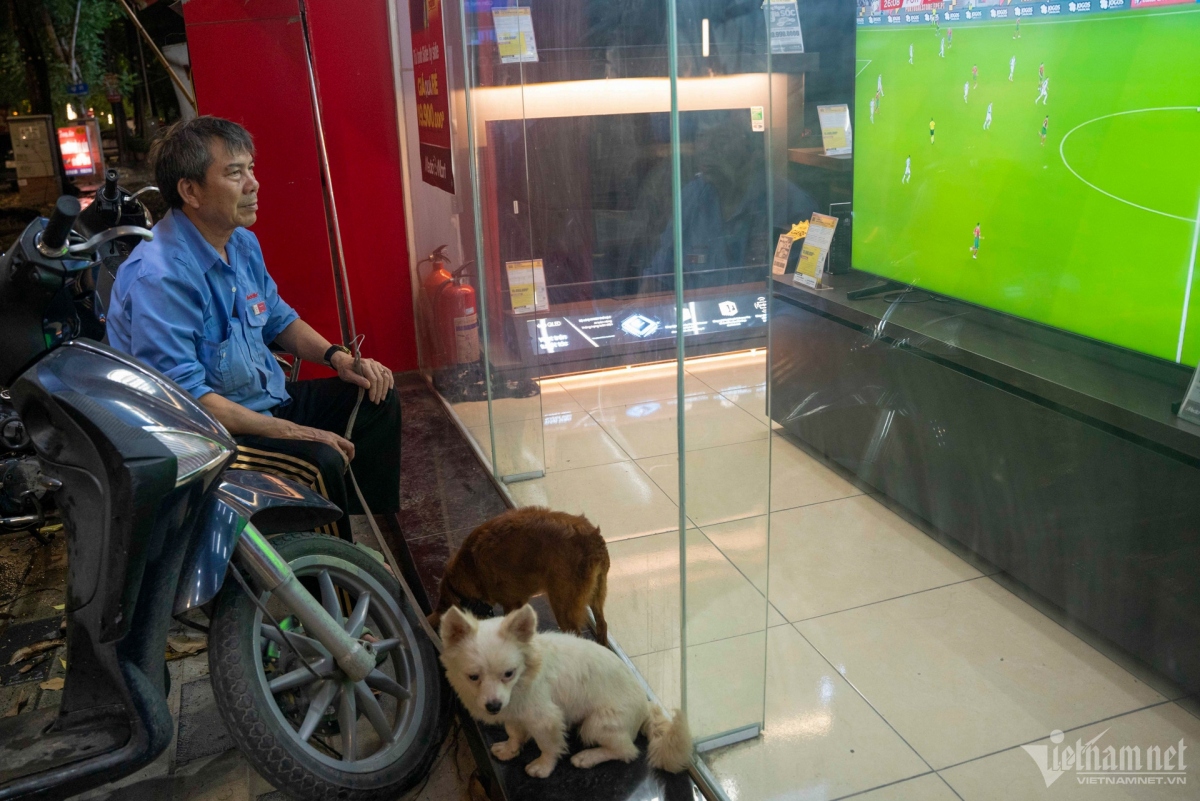 vietnamese football fans crazy about euro 2024 picture 7