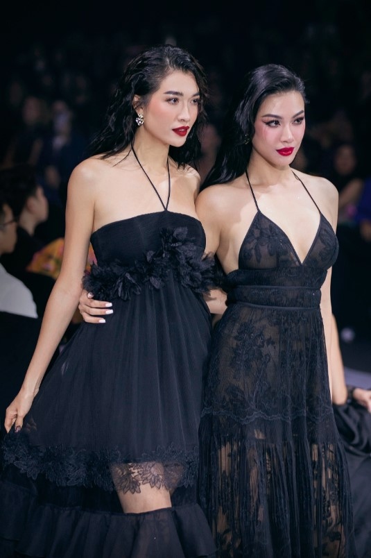 beauty queens perform at opening ceremony of vietnam international fashion week picture 4