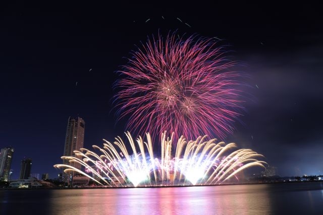 finland, china spark an amazing night at da nang fireworks fest picture 1