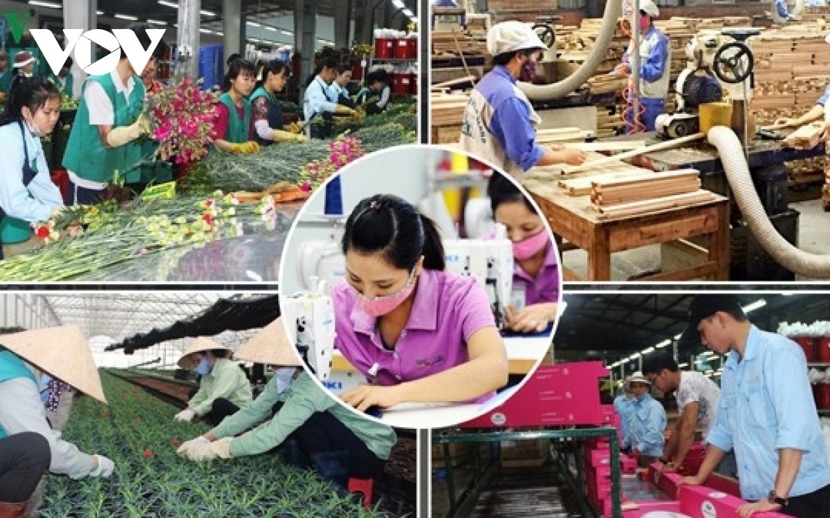 national economy beats growth target, six-month gdp at 6.42 picture 1
