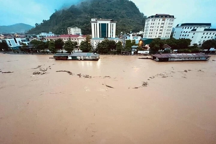 torrential rain kills three, causes property losses in ha giang picture 1