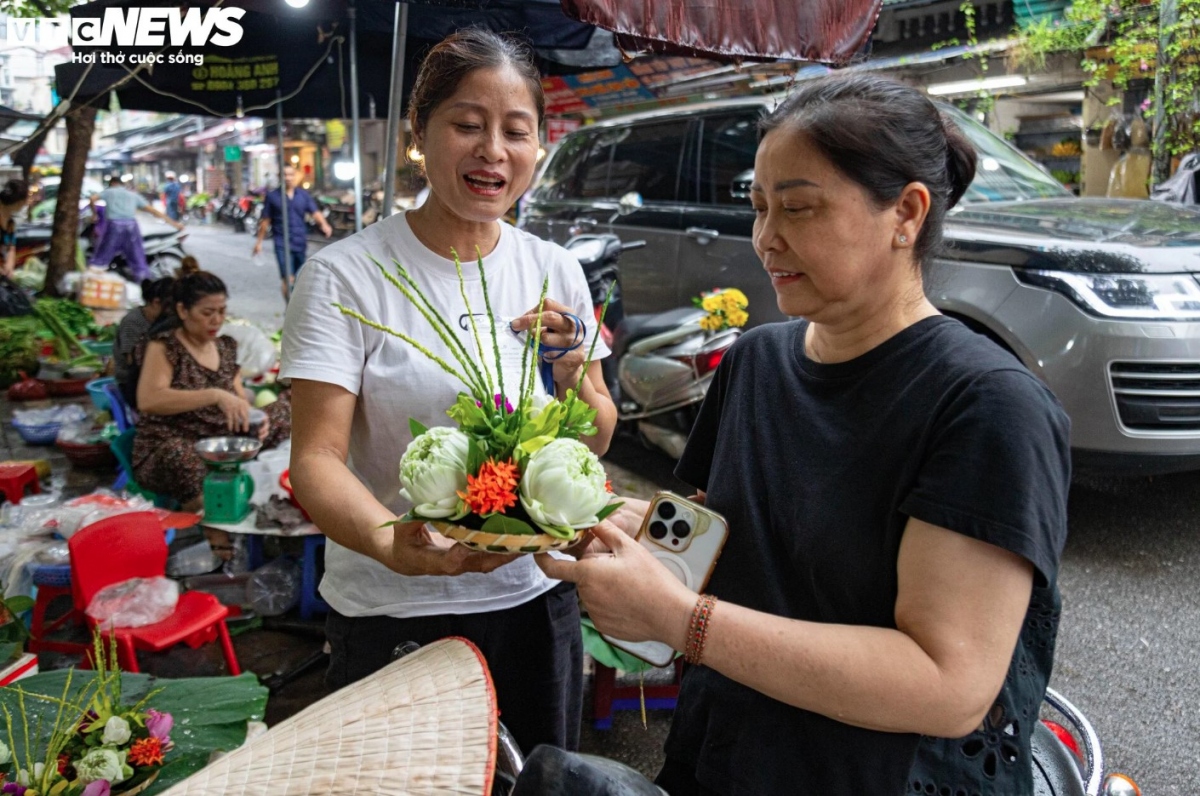 hanoi market bustling for pest-killing festival picture 6
