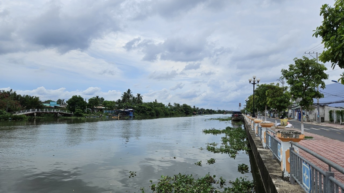 Người dân Long An mong chờ những tuyến kè chống sạt lở