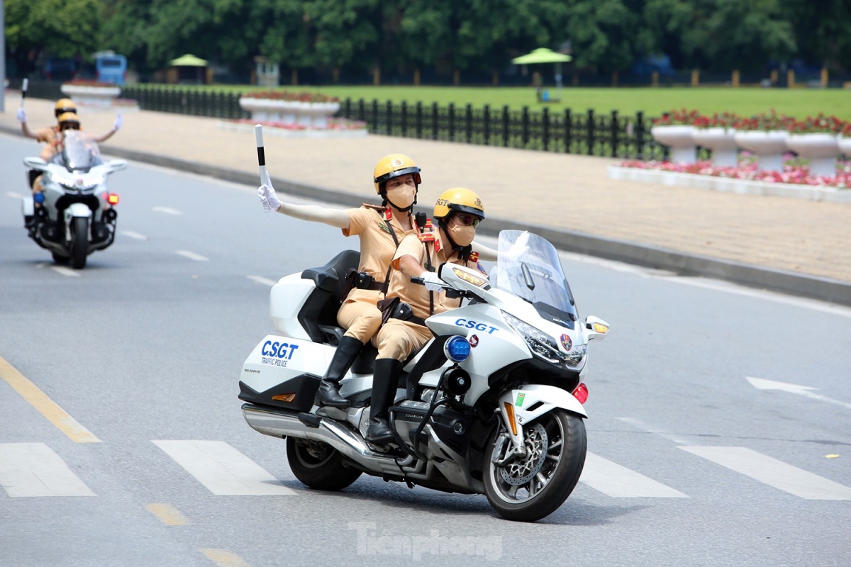 convoy of motorcycles deployed to welcome russian president picture 6