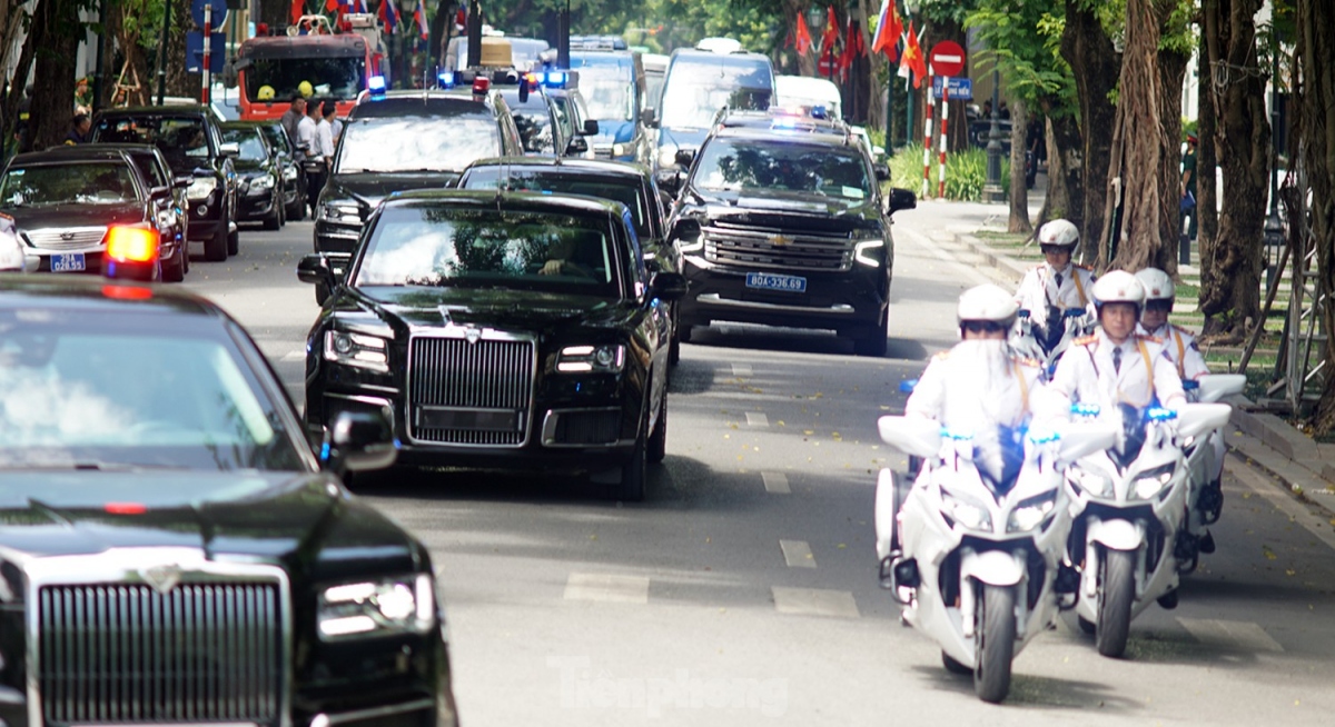 convoy of motorcycles deployed to welcome russian president picture 7