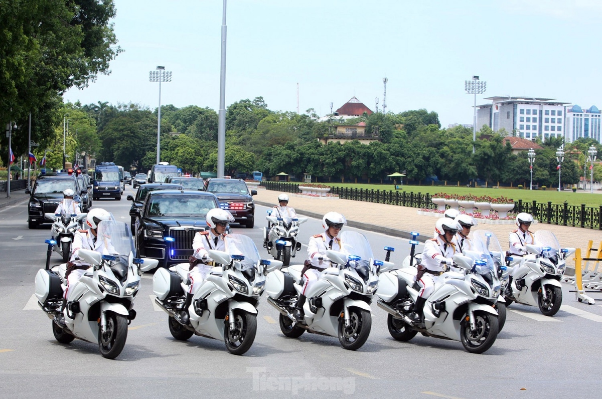 convoy of motorcycles deployed to welcome russian president picture 8