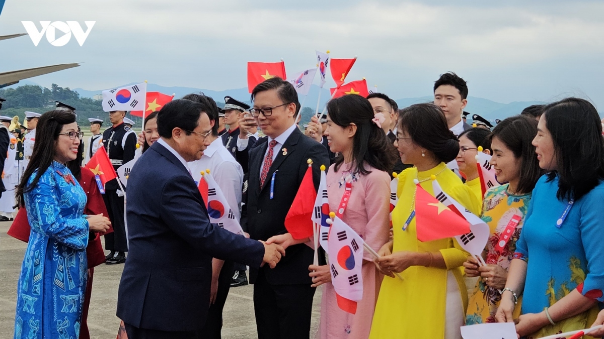 pm pham minh chinh welcomed in seoul on official visit to rok picture 1