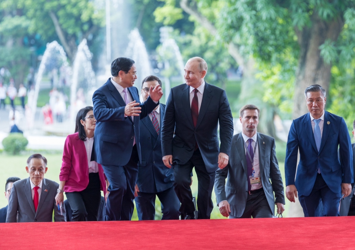 pm chinh meets with russian president putin picture 1