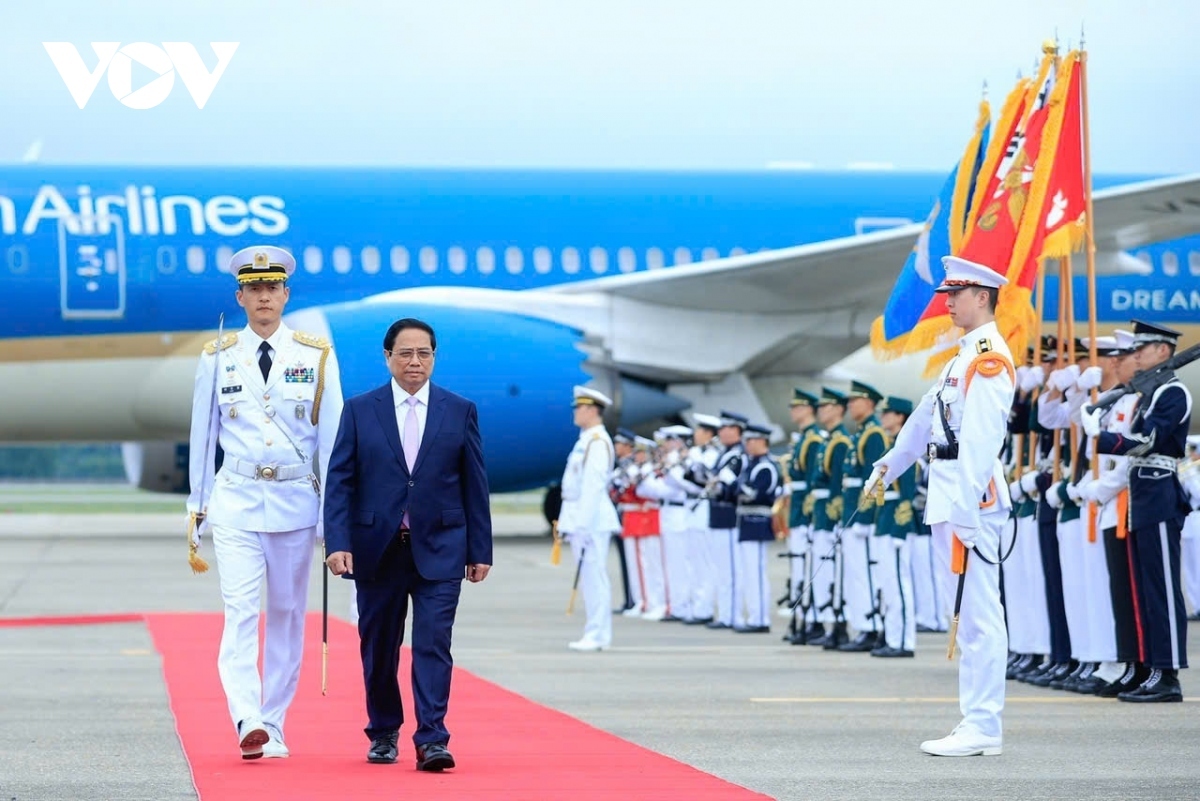 pm pham minh chinh welcomed in seoul on official visit to rok picture 3
