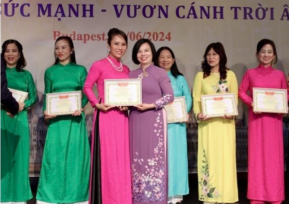 vietnamese women s union in hungary praised for contributions to community picture 1