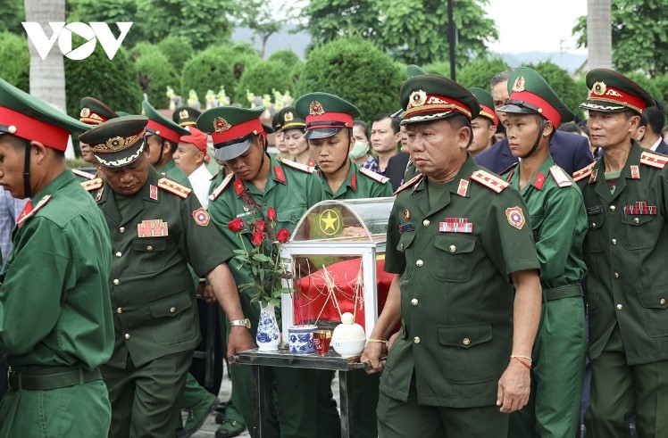 memorial and burial service held for vietnamese soldiers fallen in laos picture 1