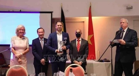 belgium golf tournament held to raise funds for vietnamese ao victims picture 1