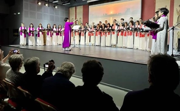 15-year-old homeland choir helps promote vietnamese culture in france picture 1