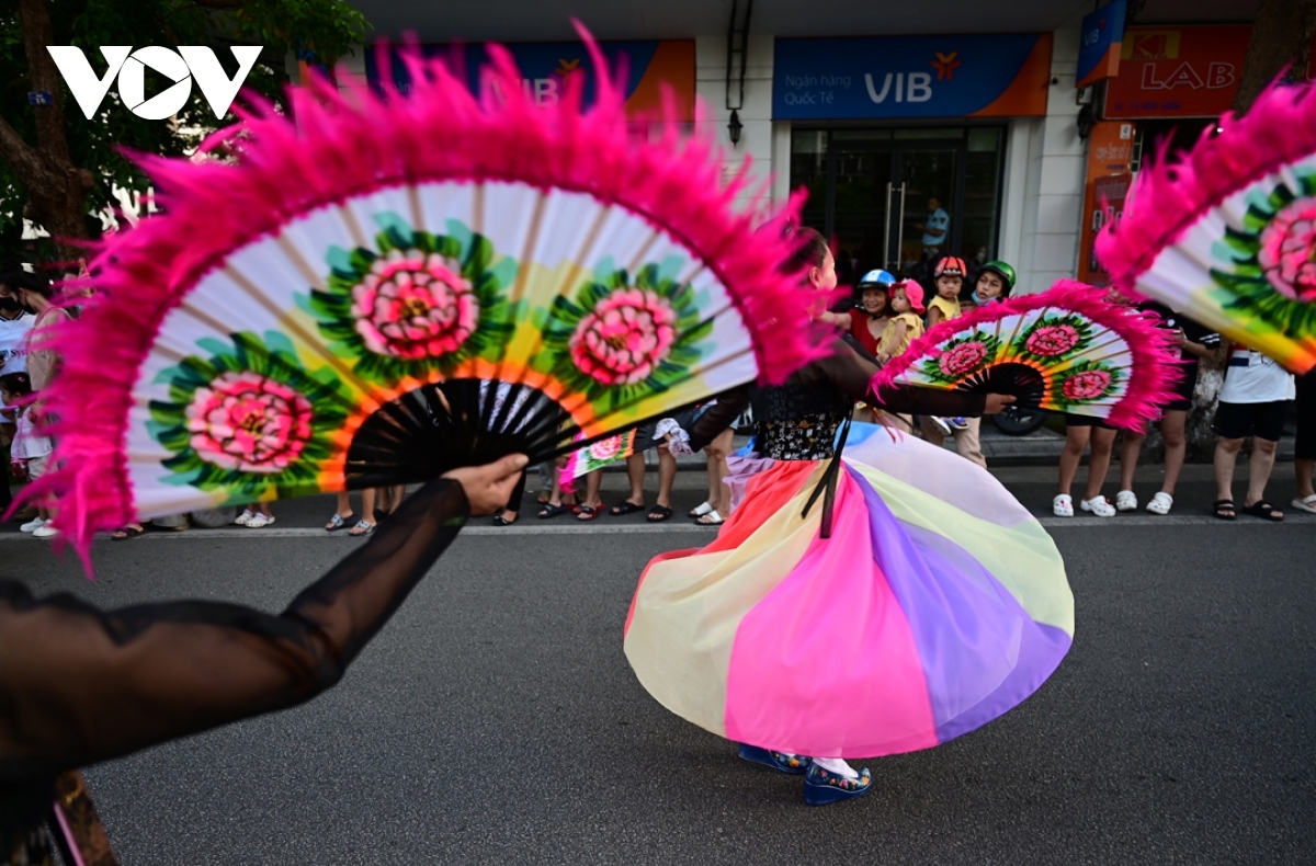 vibrant street carnival at hue festival 2024 picture 9