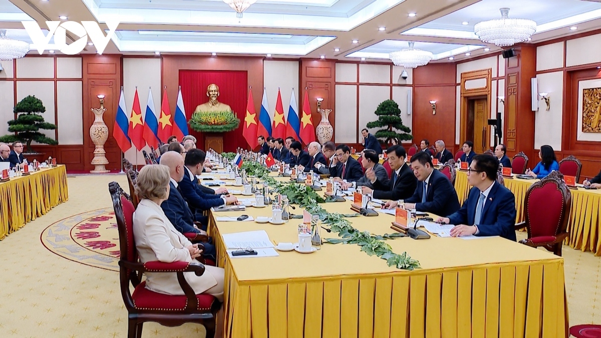 party leader welcomes russian president putin in hanoi picture 5