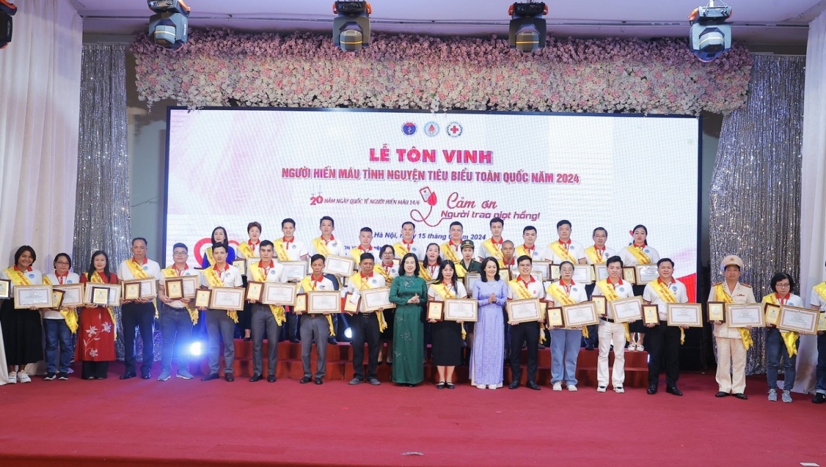 Tôn vinh 100 người hiến máu tiêu biểu toàn quốc năm 2024