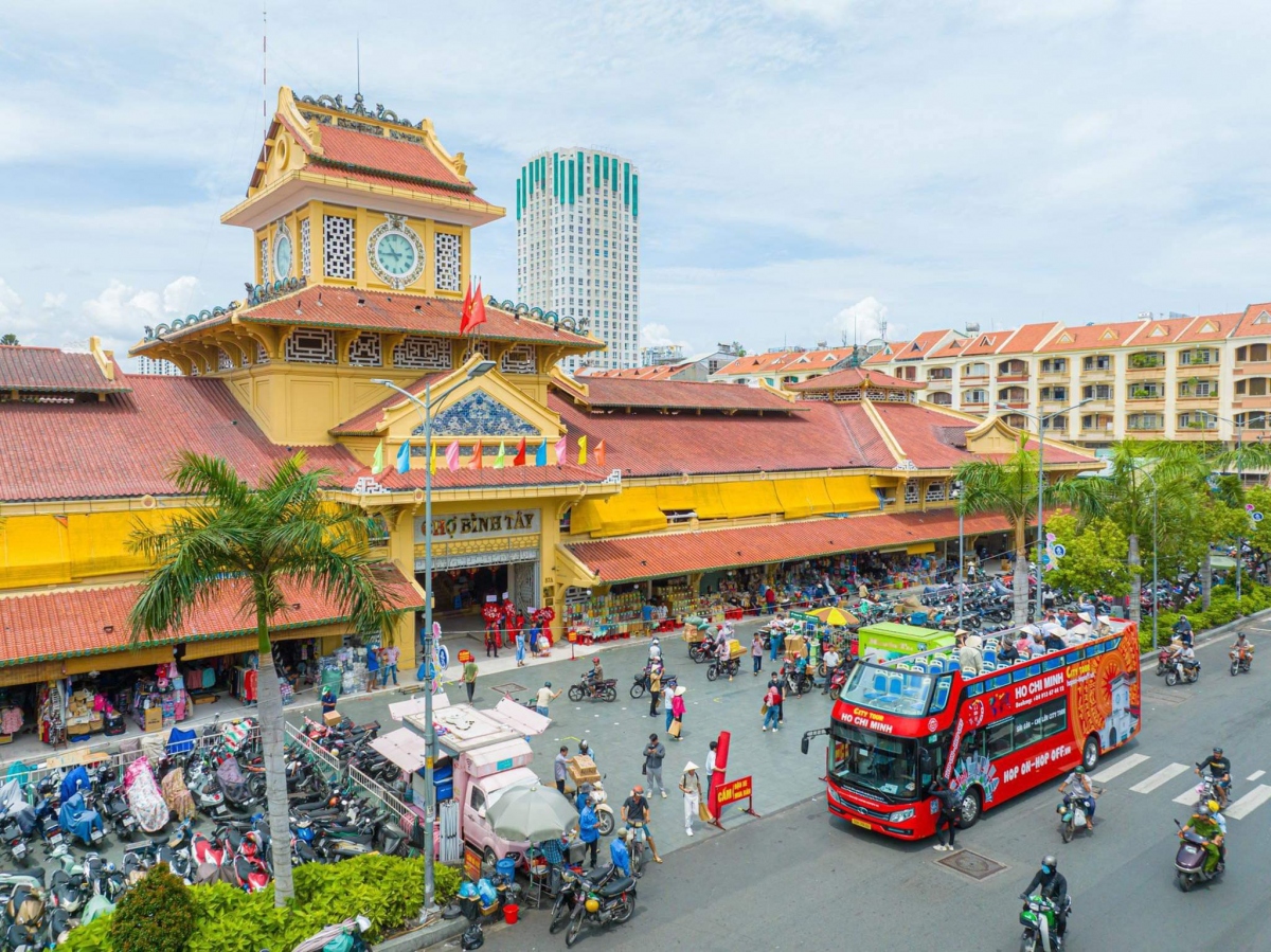 double-decker bus service on sai gon-cho lon route officially launched picture 2