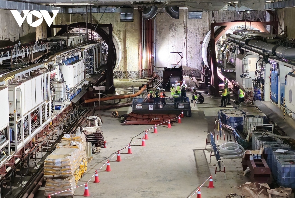 two giant tunnel boring machines ready for hanoi metro line drilling picture 1