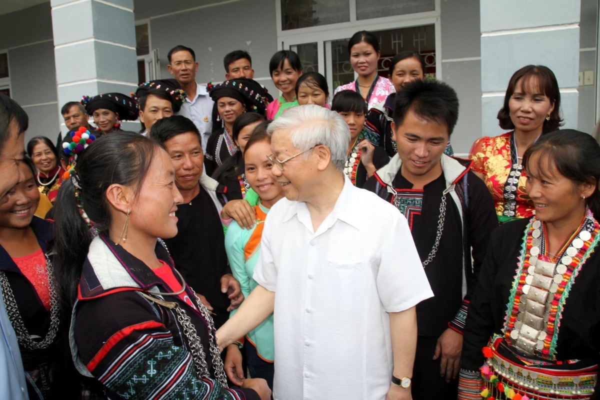 party leader nguyen phu trong and vietnamese people in photos picture 10