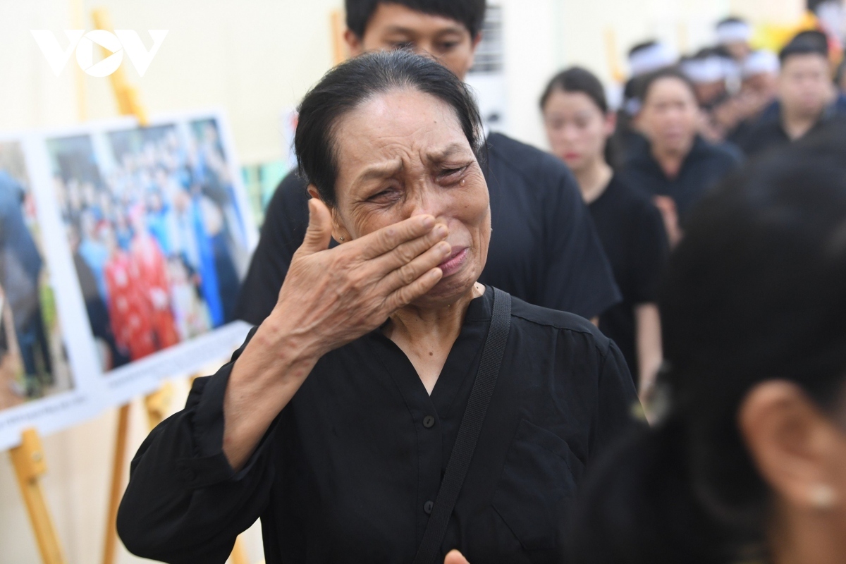 vietnamese people mourn party chief, burst into tears picture 10