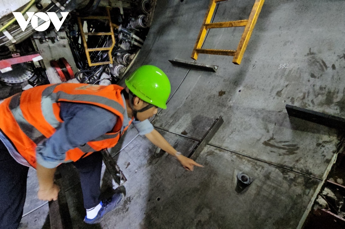 two giant tunnel boring machines ready for hanoi metro line drilling picture 10