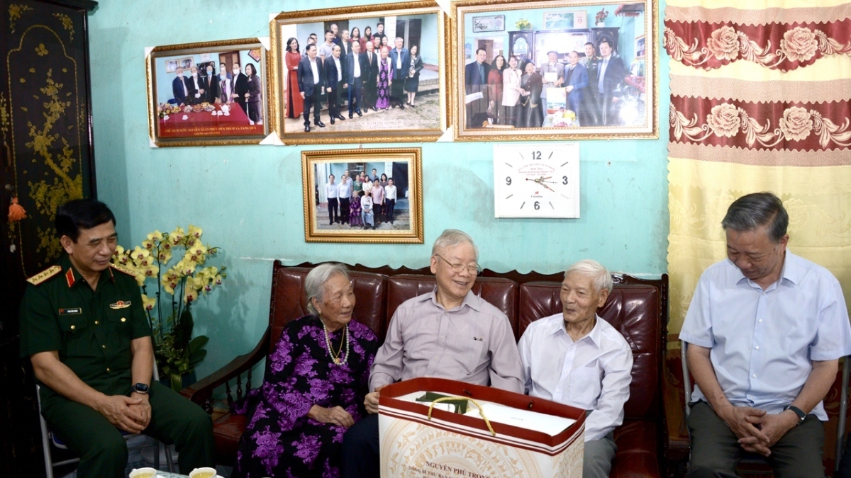party leader nguyen phu trong and vietnamese people in photos picture 11