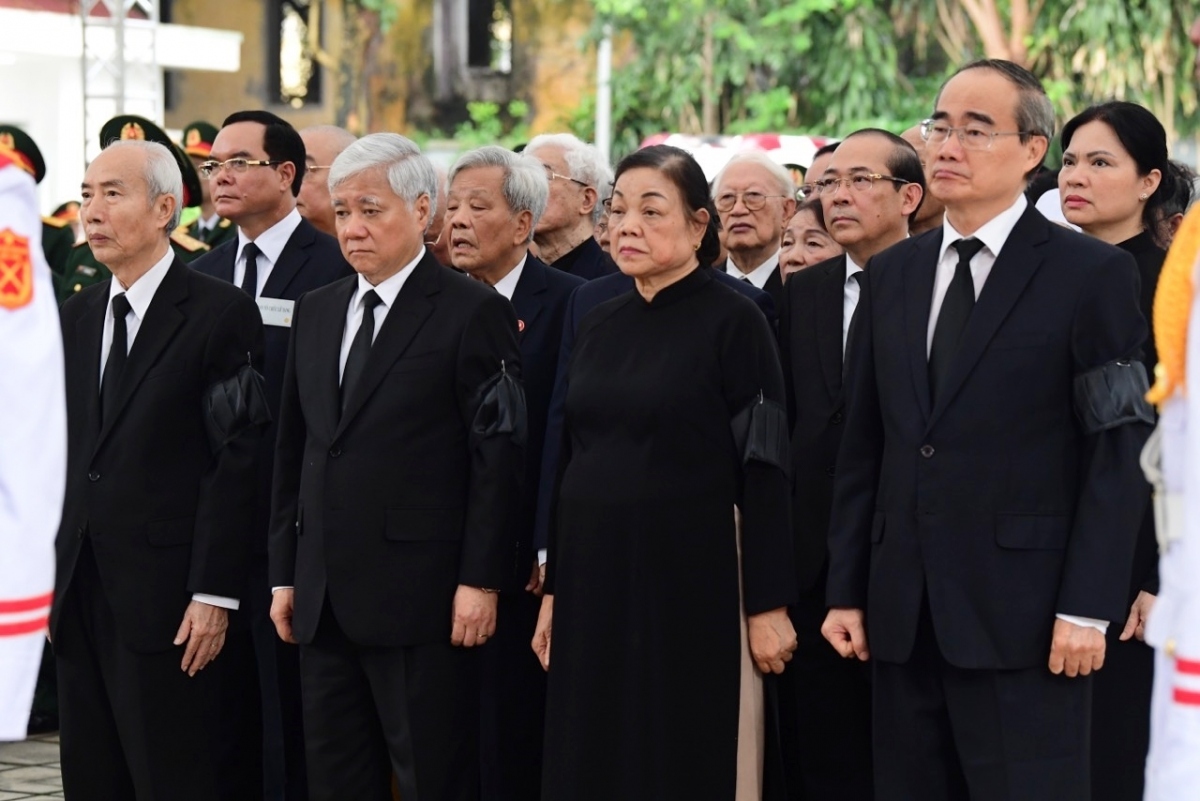 senior vietnamese leaders pay respects to party general secretary nguyen phu trong picture 11