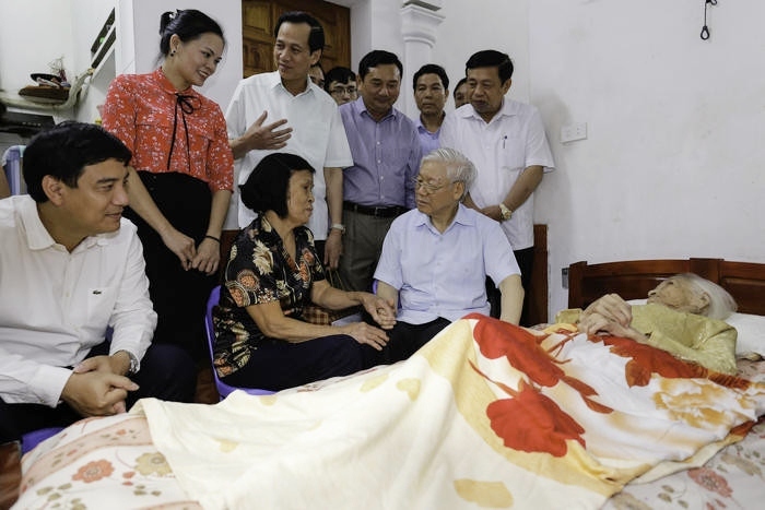 party leader nguyen phu trong and vietnamese people in photos picture 12