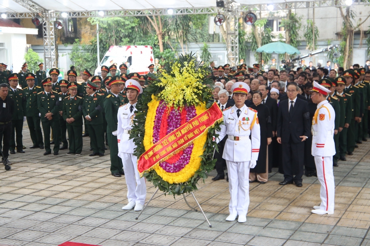 senior vietnamese leaders pay respects to party general secretary nguyen phu trong picture 10