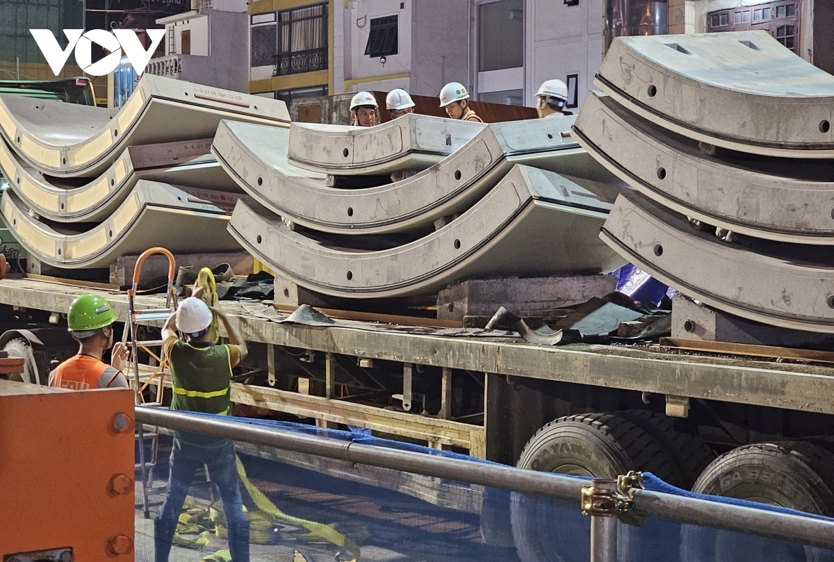 two giant tunnel boring machines ready for hanoi metro line drilling picture 12